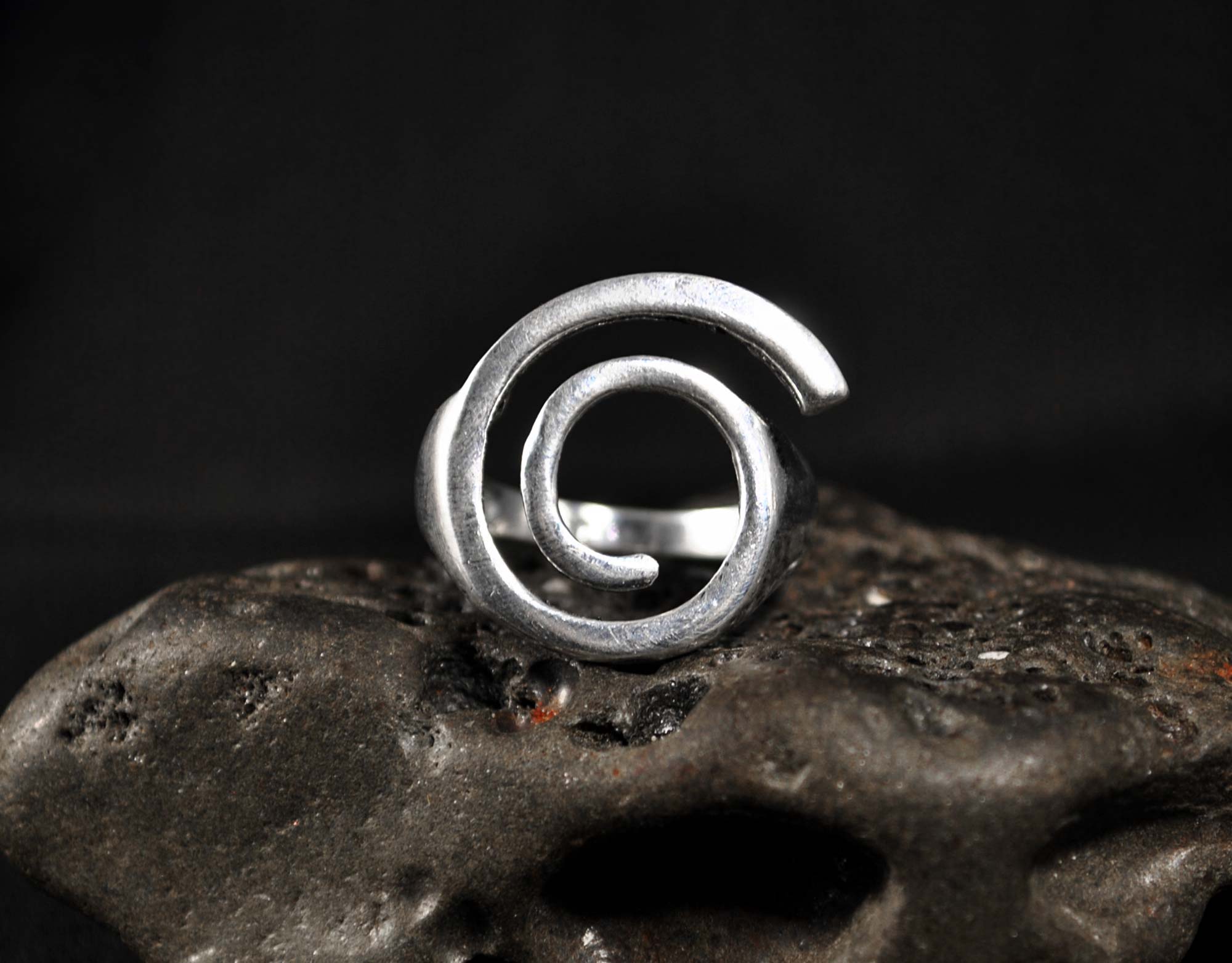 silver spiral ring